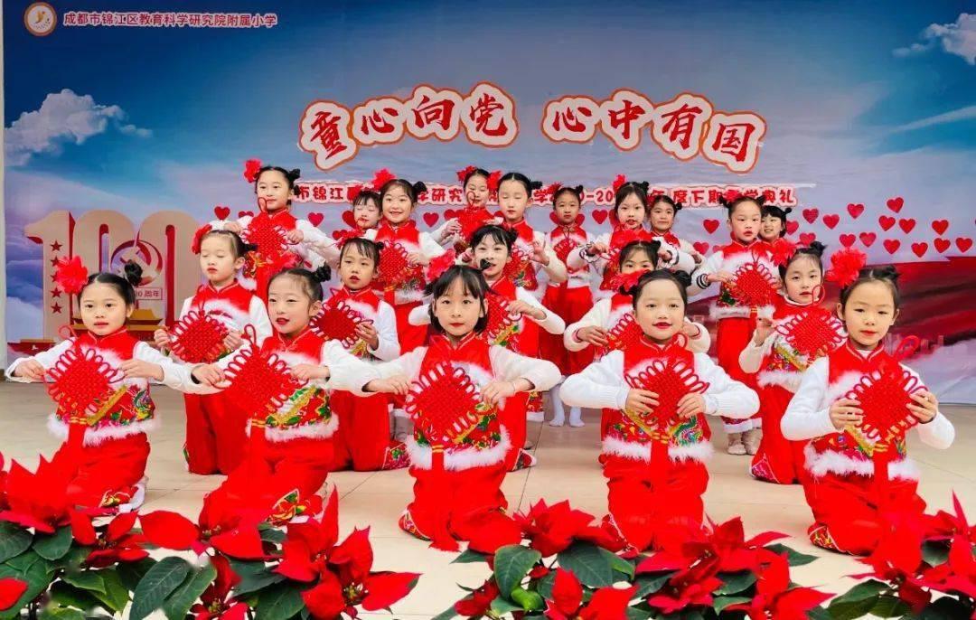 “她是靳东前任：逆境中绽放的演技派女神，情感与事业双重赢家”